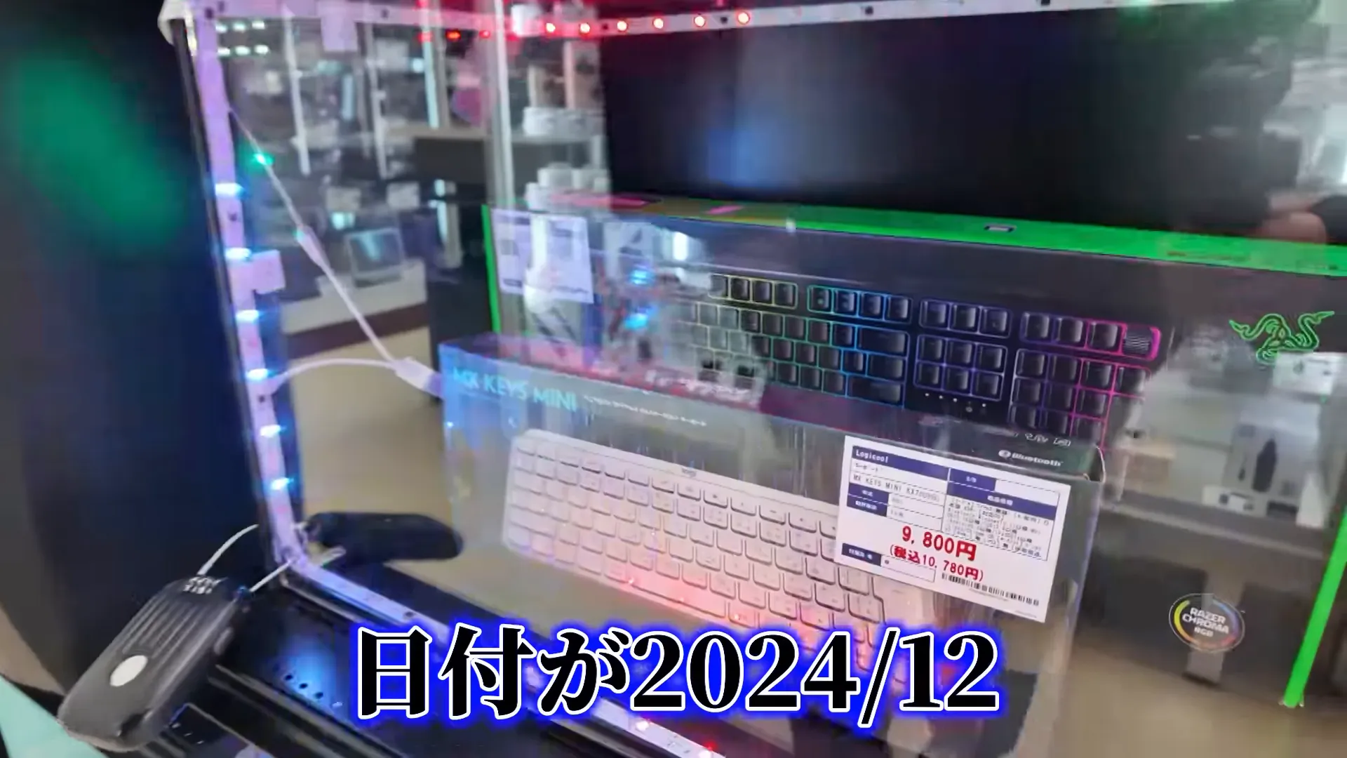 キーボードコーナーを確認するが目当てのモデルがない場面