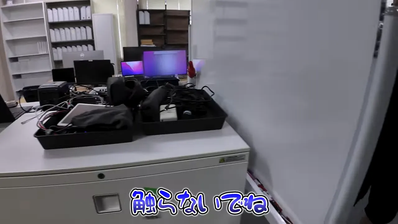 事務所スペース。動画編集や出品管理が行われる