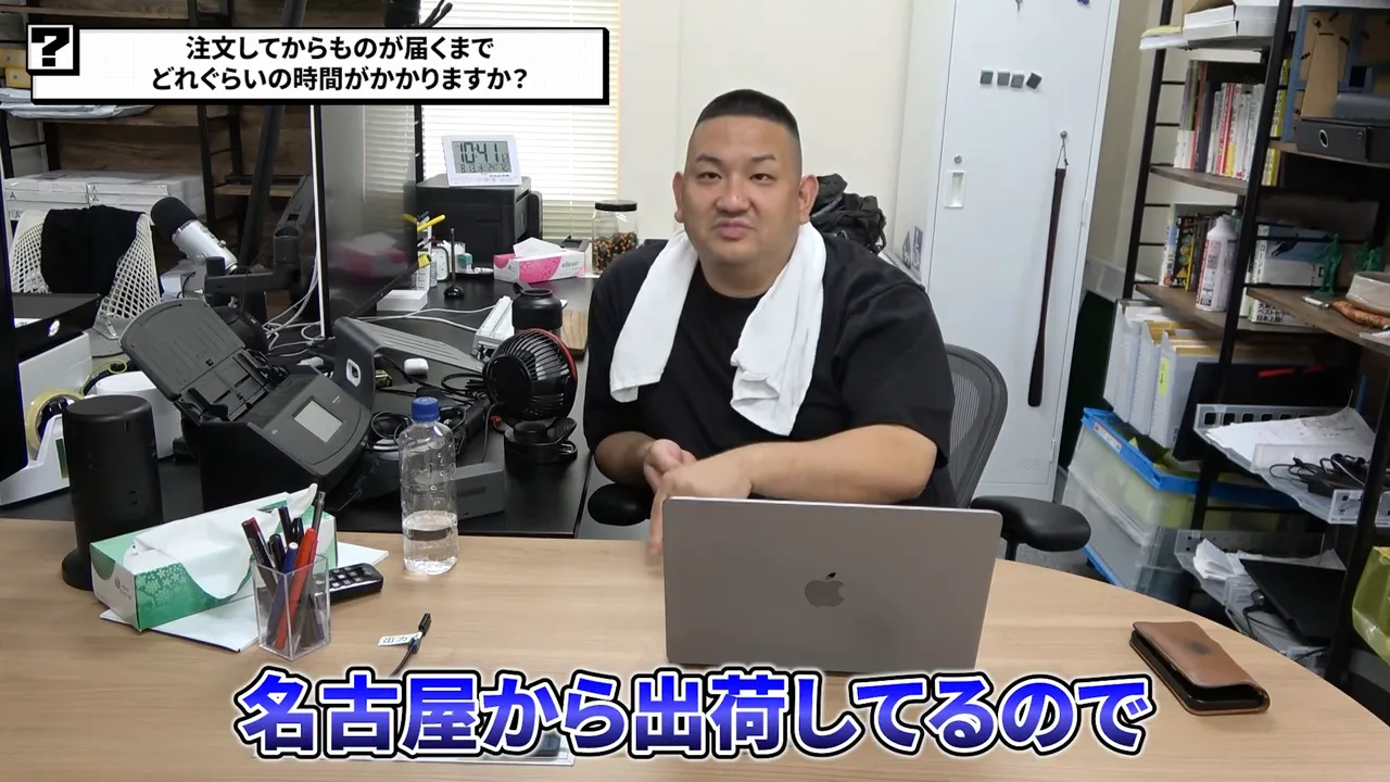 倉庫在庫から出荷する様子